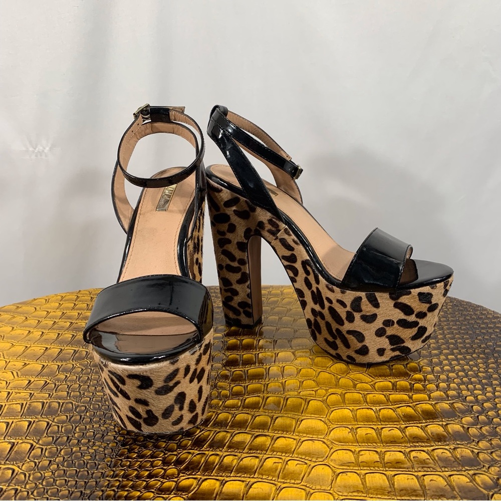 Wild Pair Women’s Size 8 Calf Hair Platform Shoes